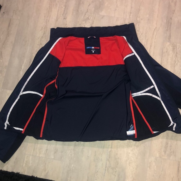 Size M Tommy Hilfiger wind breaker - Picture 2 of 5
